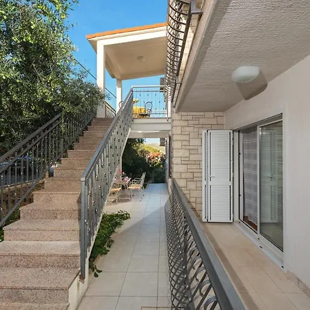 Apartment Irena *
