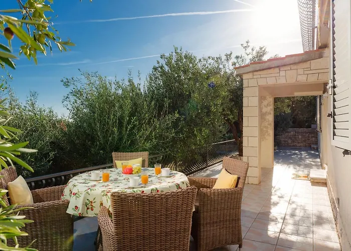 Irena - Longevity Retreat Apartment *
