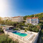 Irena - Longevity Retreat 特罗吉尔