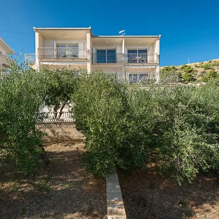 Irena - Longevity Retreat דירה